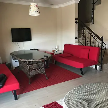 Cesme Dalyan'da Dubleks Villa *